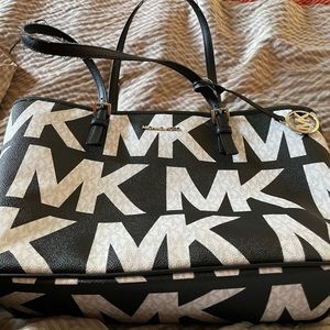 Micheal Kors purse